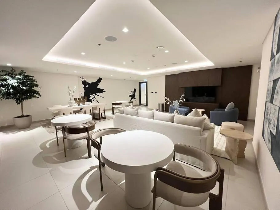 Stylish 1 Bedroom High Floor In Creek Edge Dubai Apartment